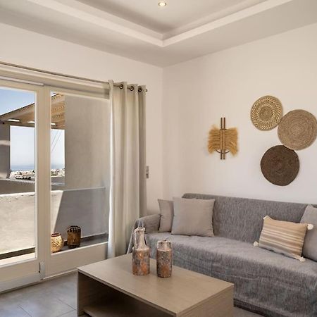 In The Heart Of Fira & Free Pool - Nychteri Suite Exterior foto