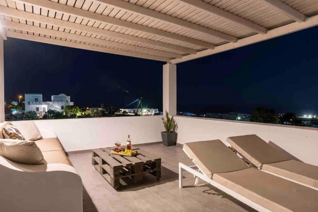 In The Heart Of Fira & Free Pool - Nychteri Suite Exterior foto