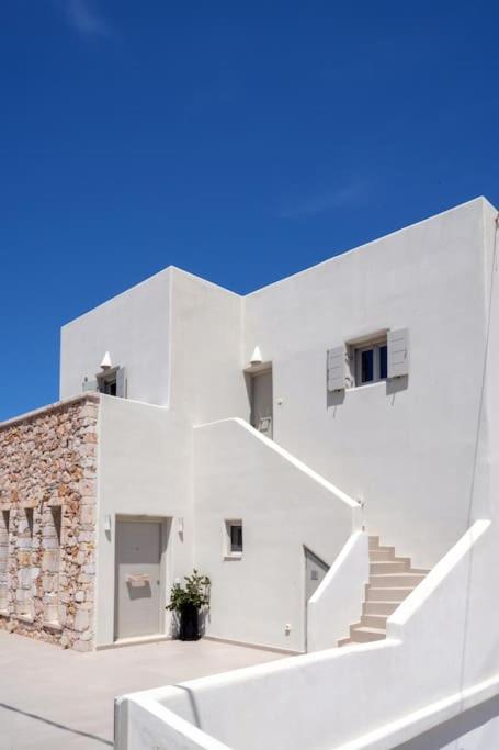 In The Heart Of Fira & Free Pool - Nychteri Suite Exterior foto