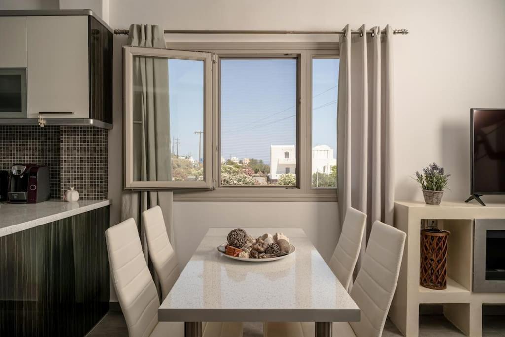 In The Heart Of Fira & Free Pool - Nychteri Suite Exterior foto