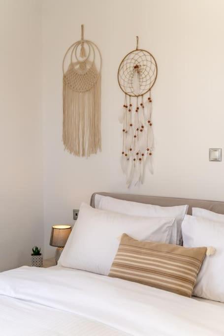 In The Heart Of Fira & Free Pool - Nychteri Suite Exterior foto