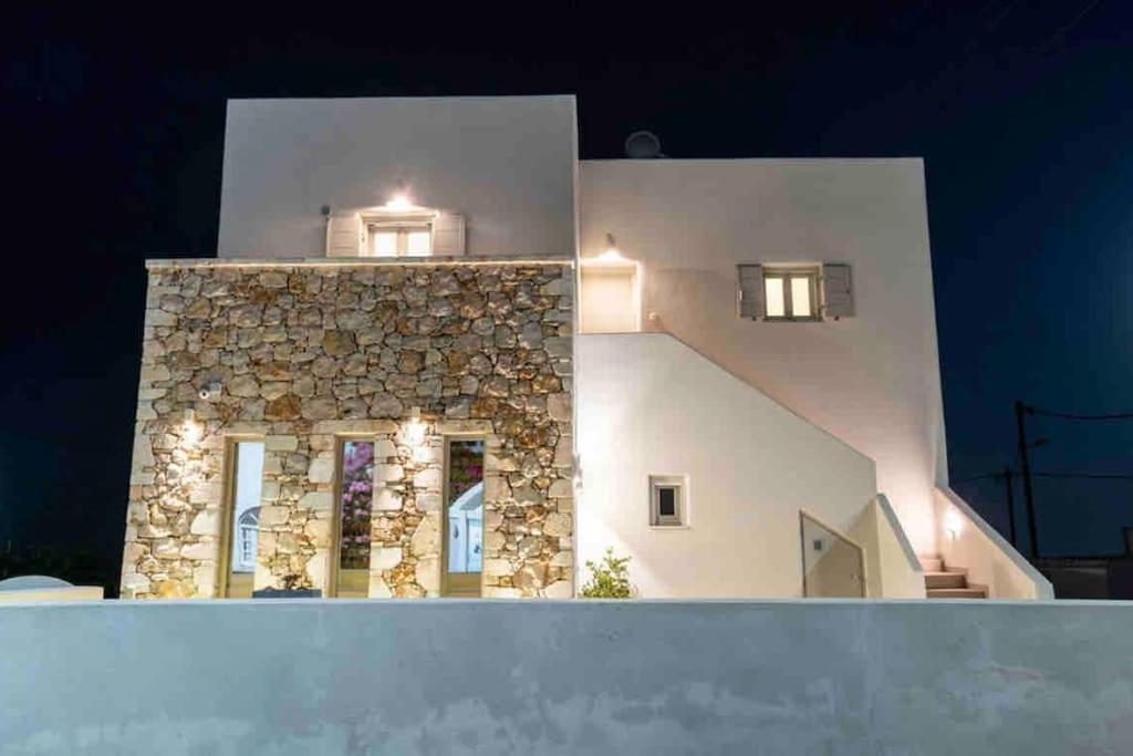 In The Heart Of Fira & Free Pool - Nychteri Suite Exterior foto
