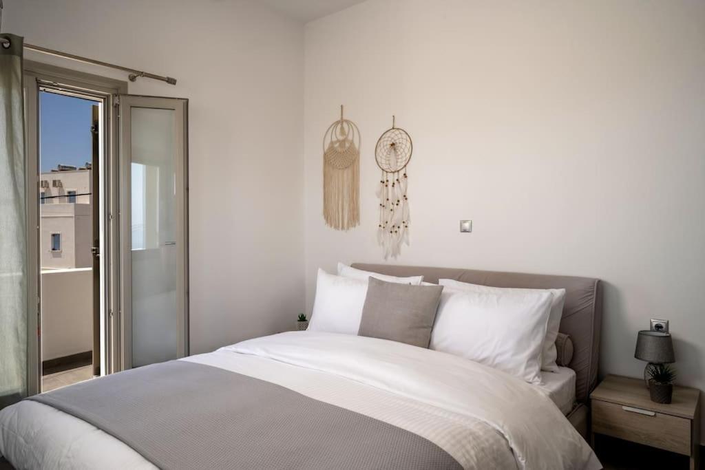 In The Heart Of Fira & Free Pool - Nychteri Suite Exterior foto