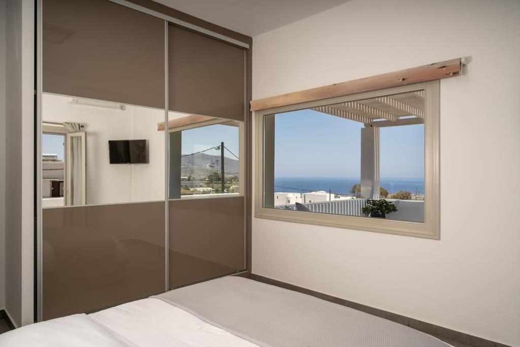 In The Heart Of Fira & Free Pool - Nychteri Suite Exterior foto