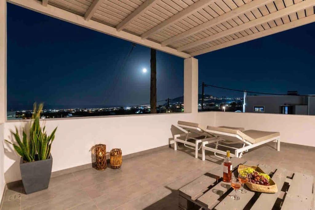 In The Heart Of Fira & Free Pool - Nychteri Suite Exterior foto
