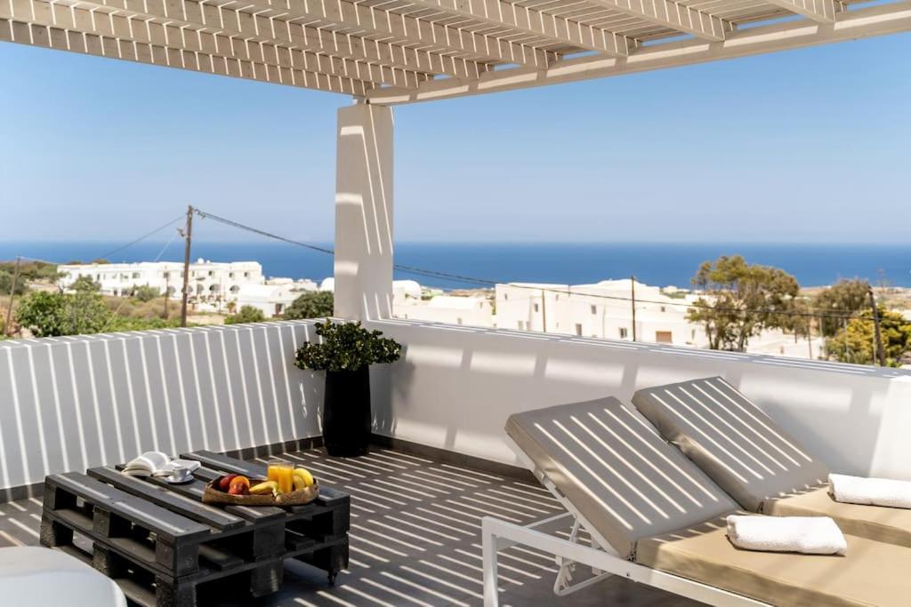 In The Heart Of Fira & Free Pool - Nychteri Suite Exterior foto