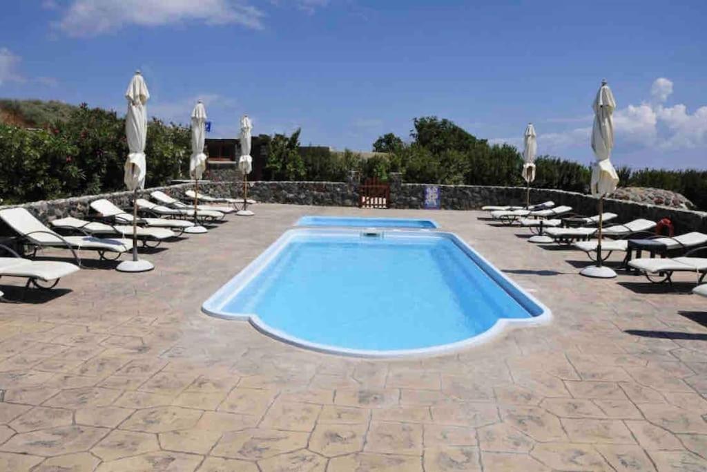 In The Heart Of Fira & Free Pool - Nychteri Suite Exterior foto