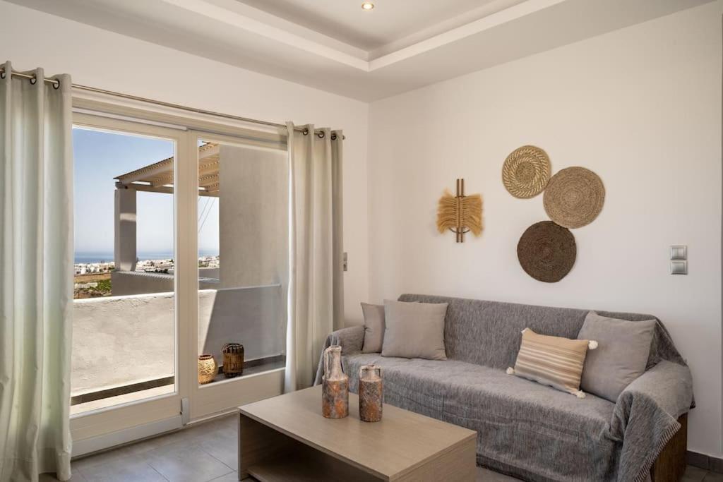 In The Heart Of Fira & Free Pool - Nychteri Suite Exterior foto