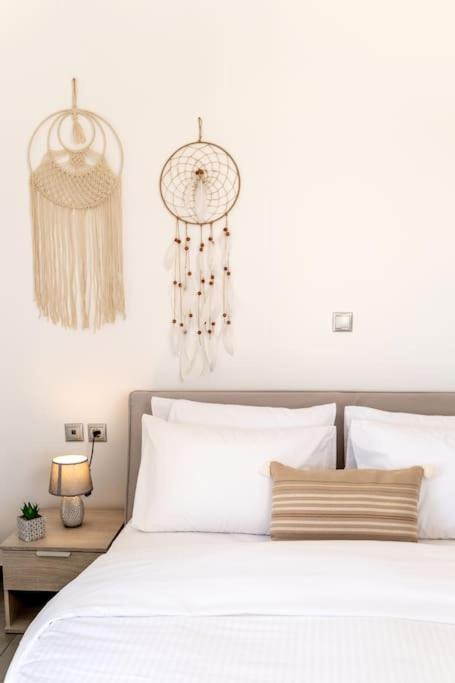 In The Heart Of Fira & Free Pool - Nychteri Suite Exterior foto