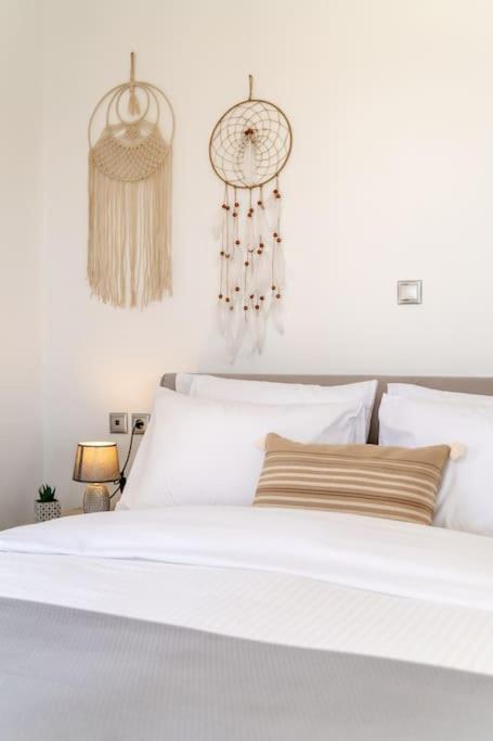 In The Heart Of Fira & Free Pool - Nychteri Suite Exterior foto