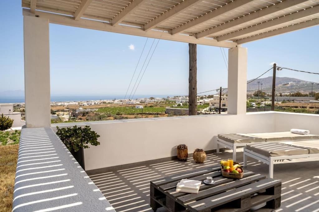 In The Heart Of Fira & Free Pool - Nychteri Suite Exterior foto