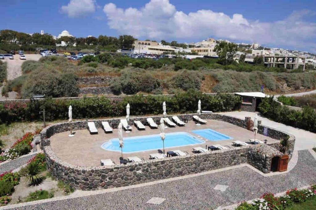 In The Heart Of Fira & Free Pool - Nychteri Suite Exterior foto
