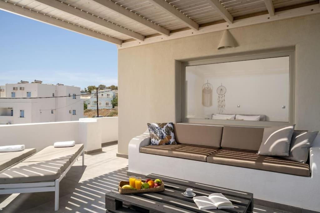 In The Heart Of Fira & Free Pool - Nychteri Suite Exterior foto