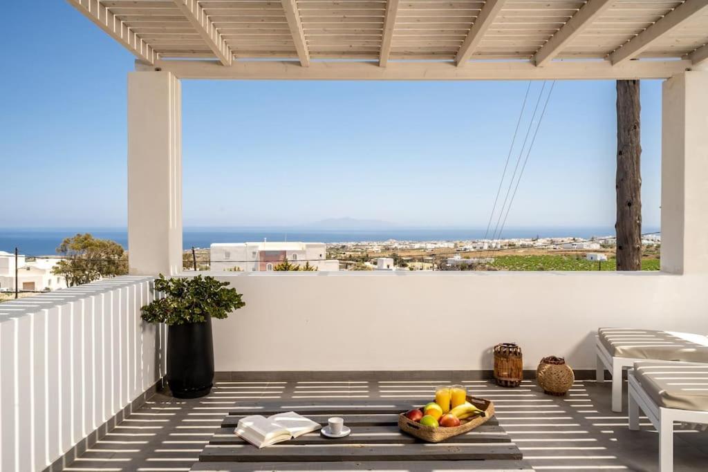 In The Heart Of Fira & Free Pool - Nychteri Suite Exterior foto