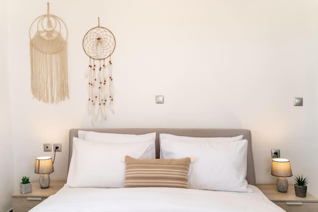 In The Heart Of Fira & Free Pool - Nychteri Suite Exterior foto