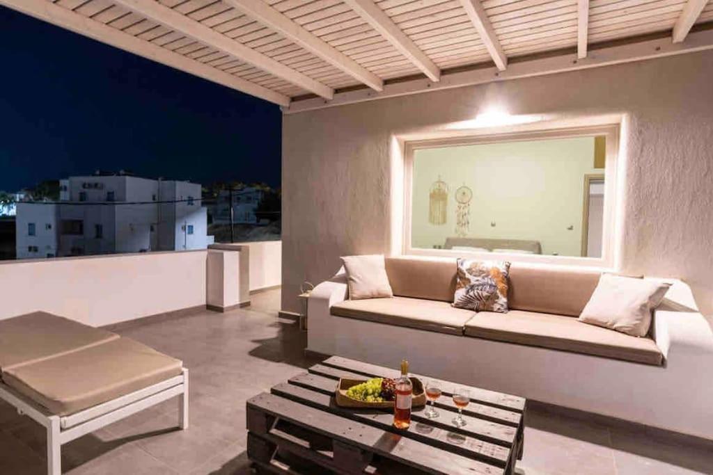 In The Heart Of Fira & Free Pool - Nychteri Suite Exterior foto